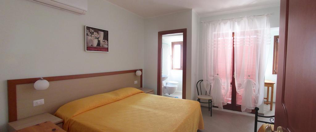 Hotel Santa Rosalia Marina di Camerota Værelse billede