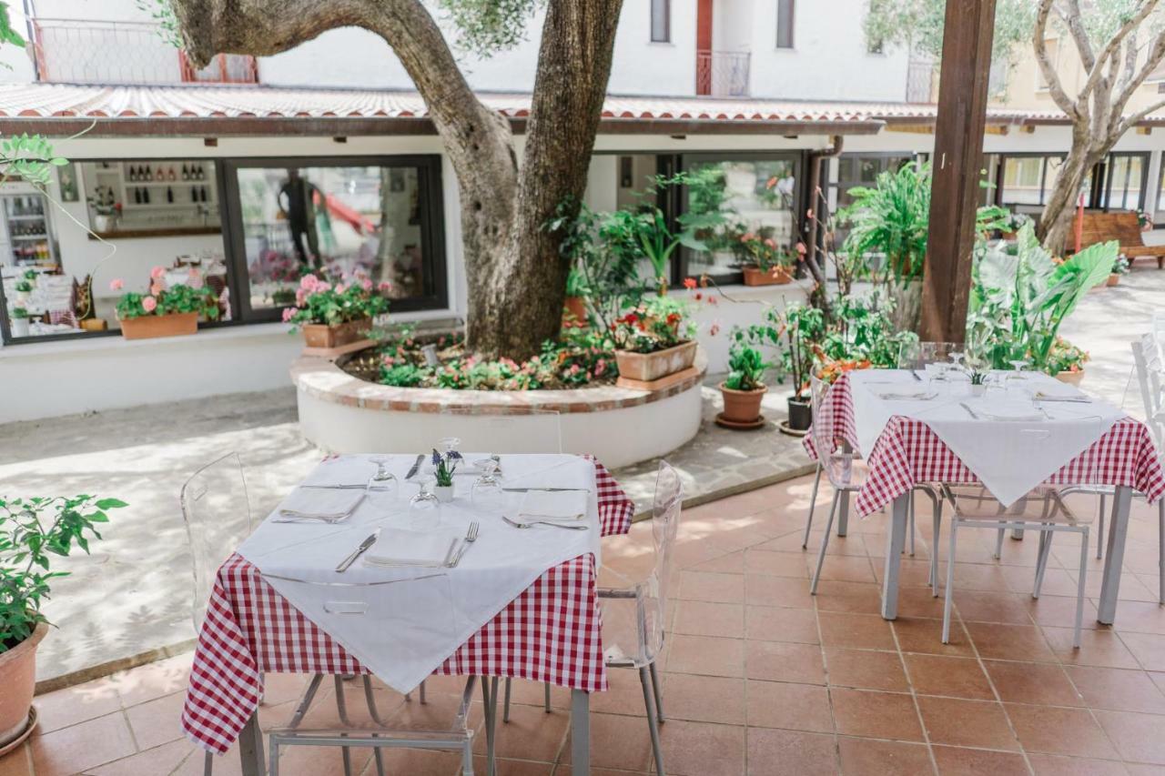 Hotel Santa Rosalia Marina di Camerota Eksteriør billede